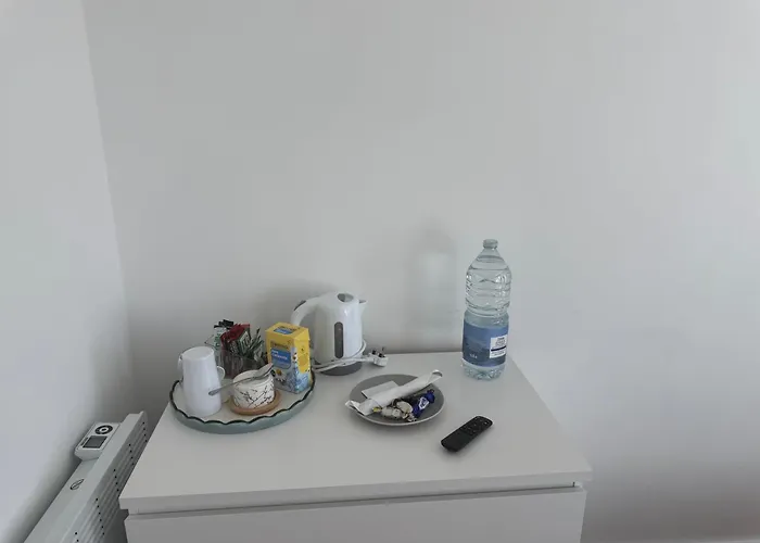 The Urban Escape In Media City - A Private Room And Bathroom In A Shared Apartment